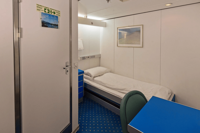 Polar Inside | Single on promenade deck